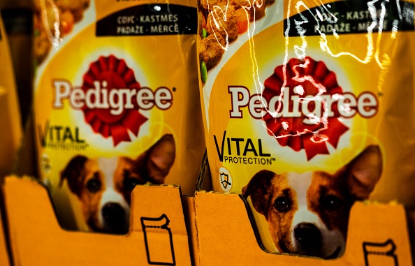 Major pet food shortage hits Coles and Woolworths Star 104.5 Central